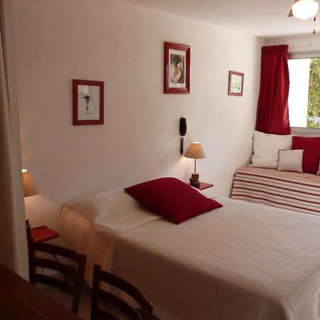 Lou Garbin Hotell Saint-Laurent-dʼAigouze Exteriör bild
