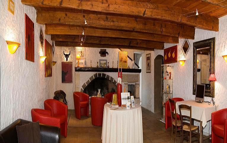 Lou Garbin Hotell Saint-Laurent-dʼAigouze Exteriör bild