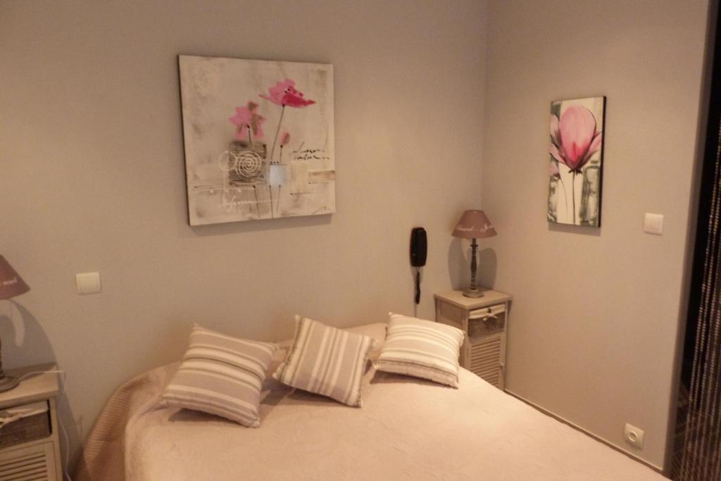 Lou Garbin Hotell Saint-Laurent-dʼAigouze Rum bild