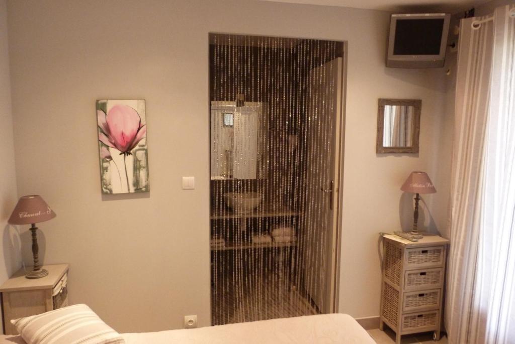 Lou Garbin Hotell Saint-Laurent-dʼAigouze Exteriör bild