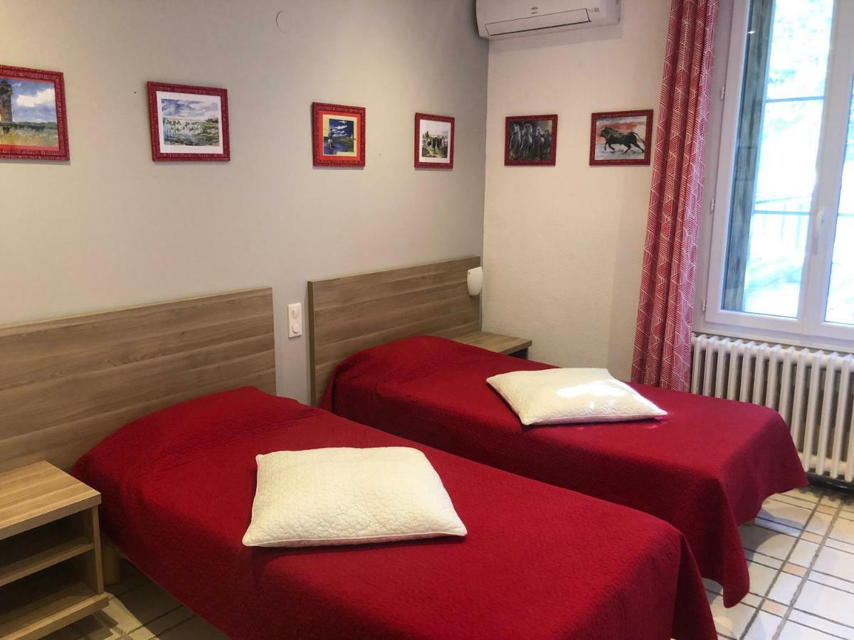 Lou Garbin Hotell Saint-Laurent-dʼAigouze Exteriör bild