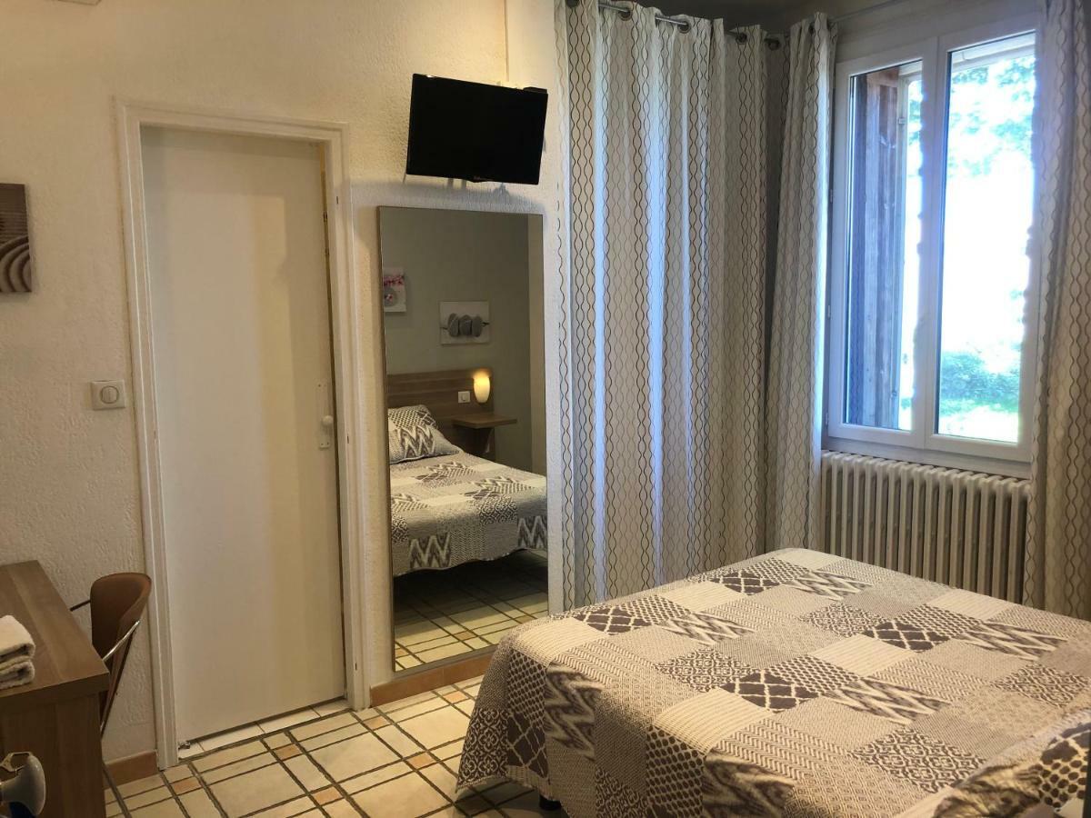 Lou Garbin Hotell Saint-Laurent-dʼAigouze Exteriör bild