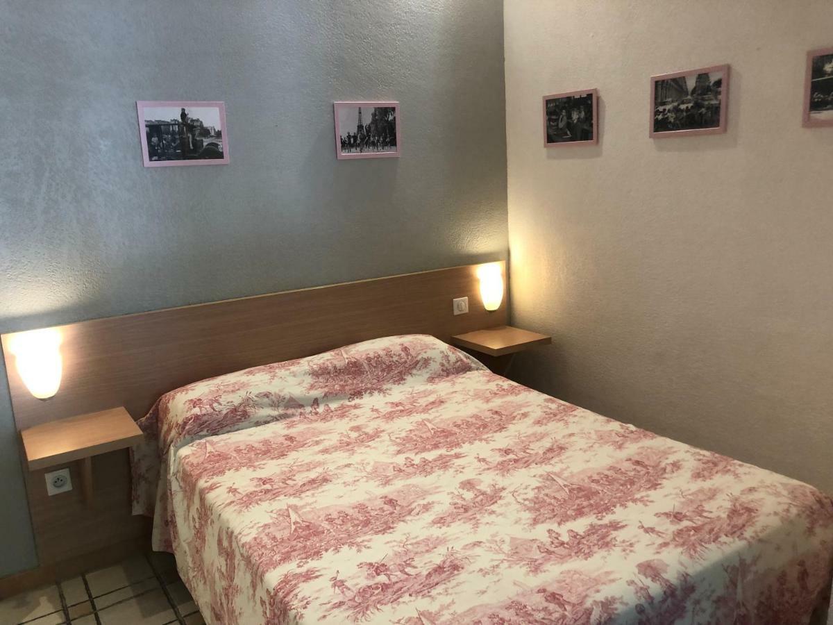 Lou Garbin Hotell Saint-Laurent-dʼAigouze Exteriör bild